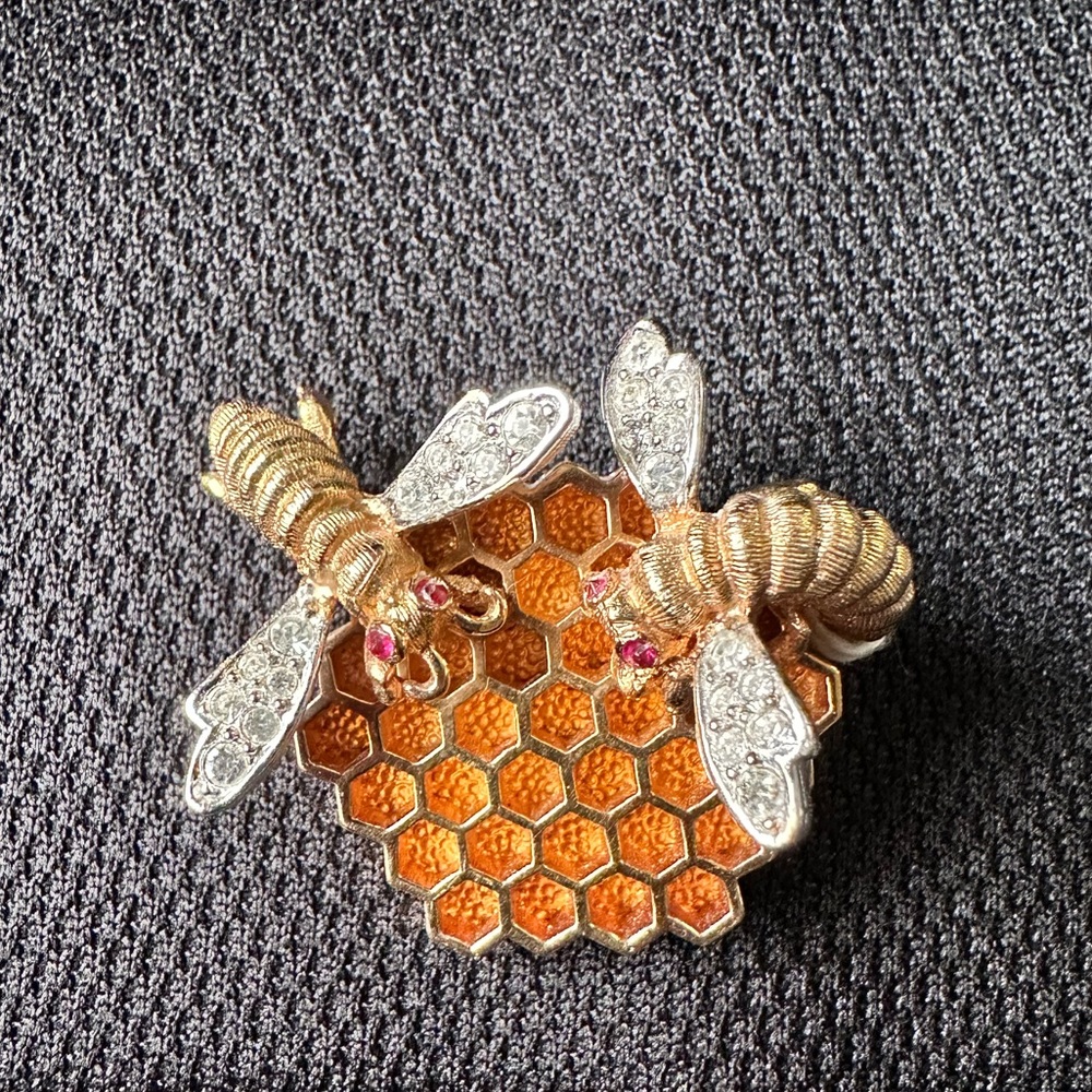Vintage Boucher Honeybee and Honeyocmb Brooch